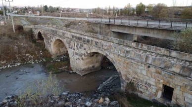 Asırlara Meydan Okuyor