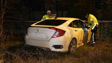 Kaza Yaptı Otomobili Bırakıp Kaçtı