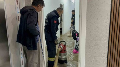 Eskişehir'de Şiddetli Sağanak: Sokaklar Göle Döndü,  Apartmanlar Sular Altında kaldı