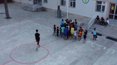 Sıcak Havalarda Soğuk İkramlarda Bulunuyor