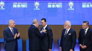 AK Parti'ye Katılan Seyithan İzsiz: “Tekrardan Yuvamda Olmanın Mutluluğunu Yaşıyorum”
