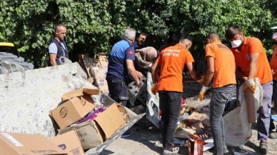 Belediye Ekipleri Zorlandı: Evden 3 Kamyon Çöp Çıkardı