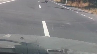 Nevşehir'de Motor Üzerine Yatarak Seyreden Kişinin Tehlikeli Anları Kamerada