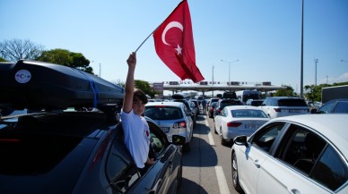 Gurbetçilerin Dönüş Yolculuğu:''Ezan Sesine Ve Bayrağa Hasret Kalıyoruz''