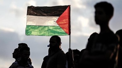 Hamas,  İsrail'in Tel Aviv Bölgesine Füze Attı
