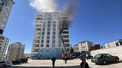 Sivas'ta Apartmanda Yangın Paniği: Çok Sayıda Kişi Kurtarıldı