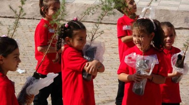 Yozgat’ta Birinci Sınıf Öğrencileri Fidanlarla Karşılandı