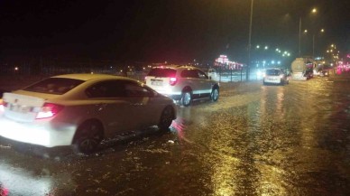 Yozgat’ta Sağanak Yağışlar Yollarda Su Birikintilerine Yol Açtı: Trafikte Aksamalar Yaşandı