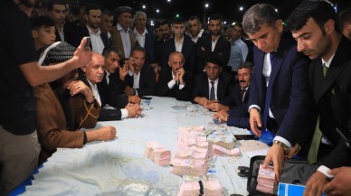 Hakkari'de Düğün Rekoru: Geline ve Damada Takılanlar Dudak Uçuklattı