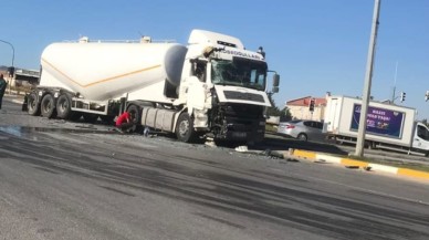 Ankara'da Kırmızı Işıkta Geçen Tır,  Belediyeye Otobüsüne Çarptı: 2 Yaralı