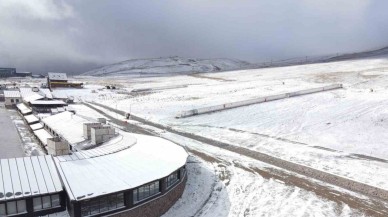 Erciyes Dağı,  Yağan Karla Beyaza Büründü