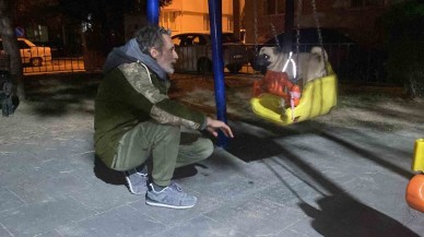 Eskişehir’de Köpeği Bebek Gibi Sallayan Sahibi,  Görenleri Mest Etti
