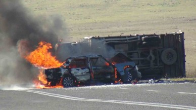 Kars’ta Feci Kaza: Otomobil Alev Topuna Döndü,  Kamyonet Yan Yattı