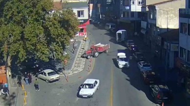 Kayseri’de Freni Patlayan Traktör,  Vatandaşların Arasına Daldı!