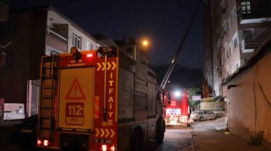 Kayseri'de Otelin Çatı Katında Yangın: 2 Kişi Hastaneye Kaldırıldı