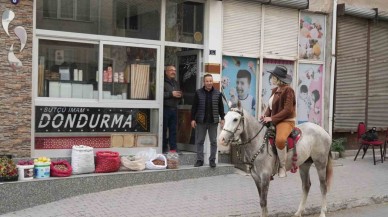 Niğde’nin “Kovboy Muhtar”ı ,  Mahalle Sakinleriyle Atı İle Buluşuyor