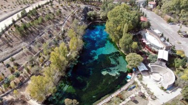 Sivas’ın Gökpınar Gölü Sonbaharda Kartpostallık Görüntüler Sunuyor
