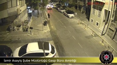 İzmir’de Emekli Maaşını Çeken Yaşlı Adamın Gasp Anı Güvenlik Kamerasında