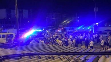Antalya'da Düğünden Dönenlerin Bulunduğu Minibüs ile Otomobil Çarpıştı: 22 Yaralı