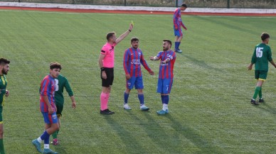 Sivas Amatör Liginde Kart Yağmuru