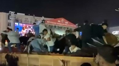 Esenyurt Meydanı'nda Konser Kazası: Stant Çöktü,  Tartışma Çıktı