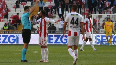 Net Global Sivasspor 1 Kırmızı 3 Sarı Kartla Tamamladı