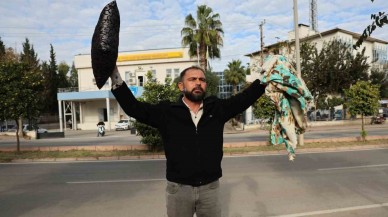 Adana’da Muhtar,  Kapatılan PTT Şubesi İçin Eyleme Başladı