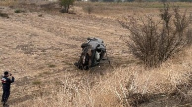 Balıkesir'de Otomobil Tarlaya Uçtu: Sürücü Yaralandı