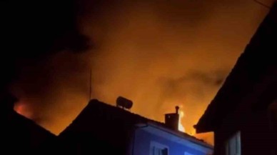 Bursa'da Sobadan Çıkan Alevler 3 Evi Küle Çevirdi