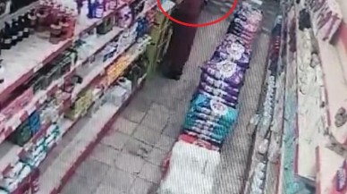 Diyarbakır’da Bir Marketten Temizlik Malzemesi Çalan Kadın Kameraya Yakalandı