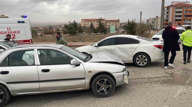 Edirne'de İki Otomobilin Çarpıştığı Kazada Bir Kişi Yaralandı
