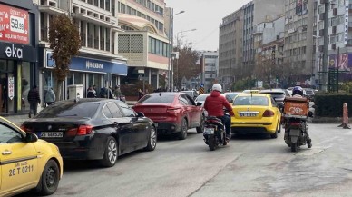 Eskişehir’de Binanın Yıkımı Nedeniyle Şair Fuzuli Caddesi Trafiğe Kapatıldı