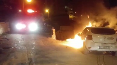 Hatay'da Sürücü Eğitim Aracı Alev Alev Yandı