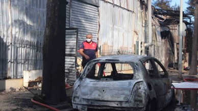 İzmir'de Kimya Fabrikasında Yangın: 2 Kişi Yaralandı