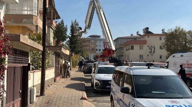 Kahramanmaraş'ta Ailesini Eve Kilitleyen Genç,  Özel Harekat Ekiplerince Gözaltına Alındı