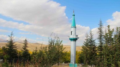 Kahramanmaraş’ta Depremde Yıkılan Caminin Minaresi Ayakta Kaldı