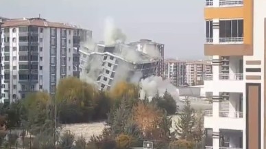 Malatya’da Ağır Hasarlı 12 Katlı Bina Saniyeler İçinde Yıkıldı