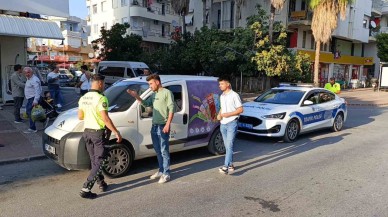 Manavgat’ta Motosikletin Araçlara Çarpması Sonucu Sürücü Yaralandı