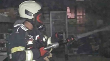 Mersin Tarsus’ta İş Yerinde Yangın: Maddi Hasar Meydana Geldi