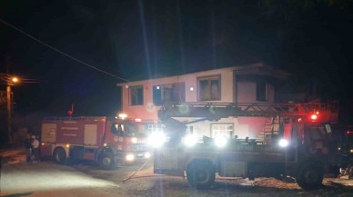 Sakarya'da Korkutan Yangın: Çatı ve İkinci Kat Küle Döndü