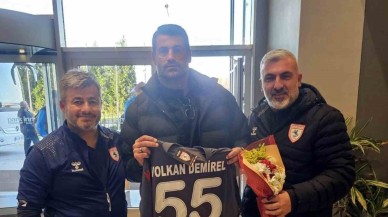 Samsunspor Taraftarları, Volkan Demirel’e Teşekkür Taktimi Yaptı