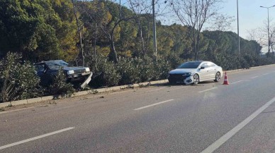 Bandırma’da Trafik Kazası: Araçlar Karşı Şeride Savruldu