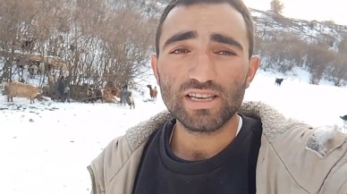 Çoban Karın Altında Güçlü Duruyor: Keçilerle Mücadeleye Devam