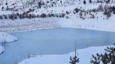 Değirmendere Göleti Donarak Görsel Şölen Sunuyor
