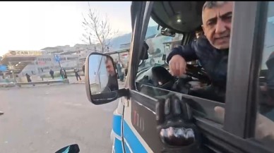 Lan’ Dedi,  El Frenini Çekip Kavgaya Tutuştu