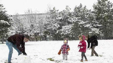 Kayseri'de Okullar Tatil Mi? 13 Şubat Perşembe İçin Valilikten Kar Tatili Açıklaması