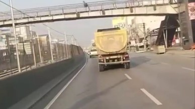 Kamyon Sürücüsü,  Trafiği Hiçe Sayarak Makas Attı
