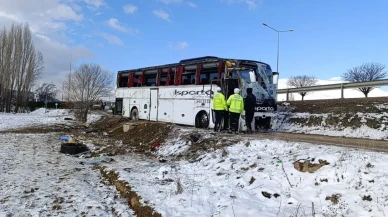 Feci Kaza: Otobüs Devrildi, 1 Ölü, 25 Yaralı