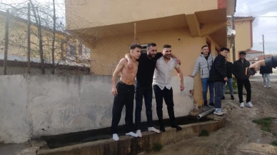 Bolu’da Yarım Asırlık Bayram Geleneği: Geç Kalanlar Suya Atıldı