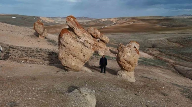 Sivas’ın Bozkırında Gizemli Kayalar İlgi Odağı Oluyor